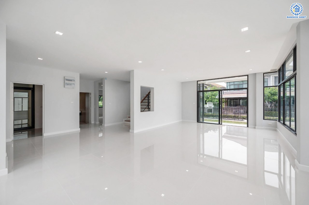 คฤหาสน์สุดหรู ดีไซน์สุด Luxury ติดถนนบรมราชชนนี โครงการ เดอะแกรนด์ ปิ่นเกล้า หลังมุม บนเนื้อที่ถึง 111.6 ตร.ว. ฟังก์ชัน 4 ห้องนอน 5 ห้องน้ำ 1 ห้องแม่บ้าน จอดรถได้ 2 คัน พร้อมบรรยากาศ Private บนทำเลเชื่อมต่อหลายเส้นทาง อาทิถนนบรมราชชนนี, ถนนพุทธมณฑลสาย3 ใกล้เซ็นทรัล ปิ่นเกล้า, ม.มหิดล และทางคู่ขนานลอยฟ้าบรมราชชนนี...